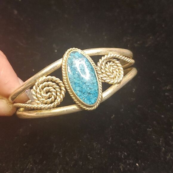 Vintage Alpaca Mexico Silver & Faux Turquoise Chip Inlay oval Cuff Bracelet - Picture 1 of 6